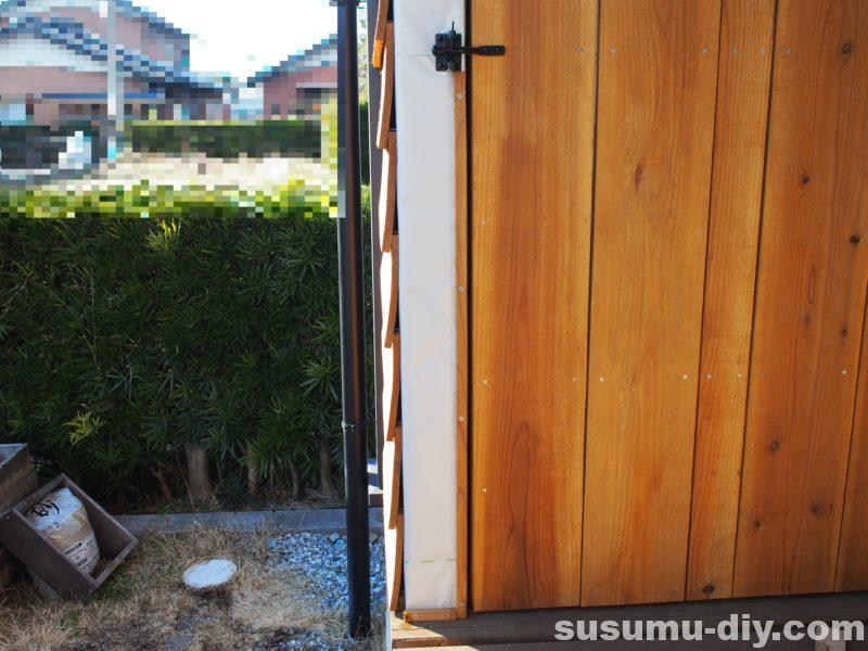 ウッドデッキ物置 11 扉のラッチ取り付け 外壁よろい張りがついに すすむdiy Susumu Diy ウッドデッキ物置 11 扉のラッチ取り付け 外壁よろい張りがついに すすむdiy Susumu Diy