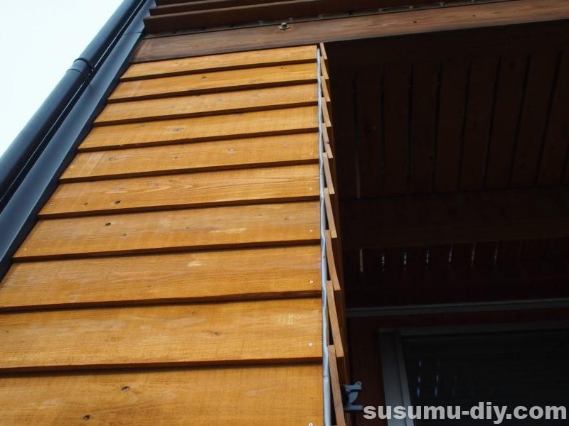 ウッドデッキ物置 １１ 扉のラッチ取り付け 外壁よろい張りがついに すすむdiy Susumu Diy