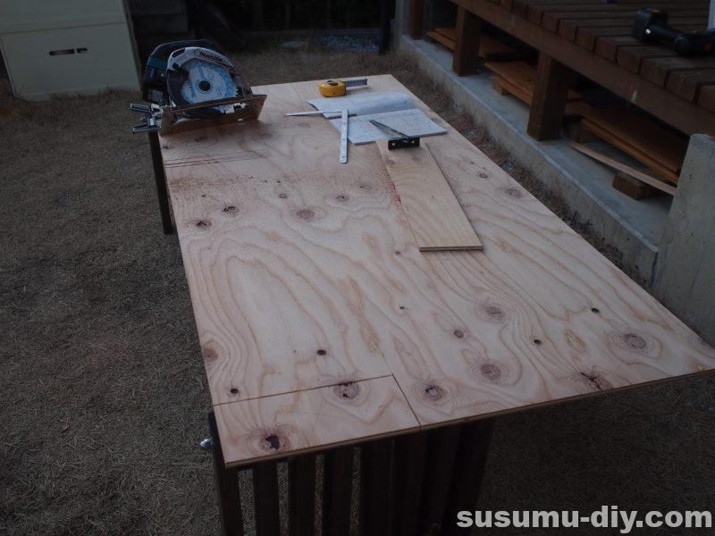 ウッドデッキ物置 ７ 今回も失敗あり 丸ノコを使って東外壁の下地材コンパネ加工と取り付け すすむdiy Susumu Diy